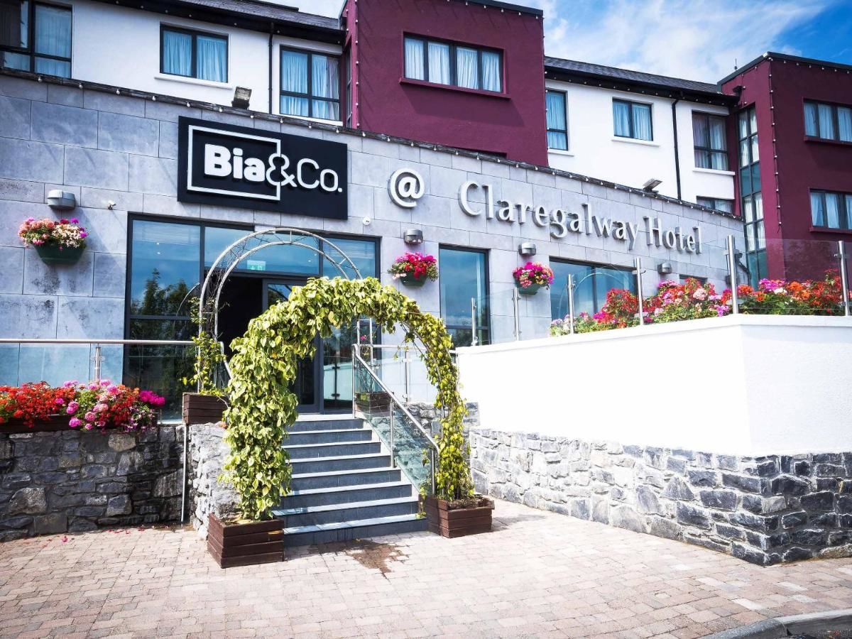 Отель Claregalway Hotel Клэрголуэй